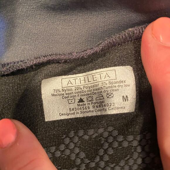 Athleta Ombre Grey & Black Quarter Zip Pullover Top Size Medium - Picture 8 of 8